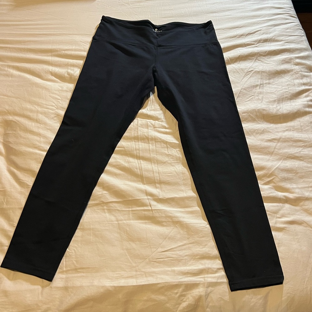 Black athletic leggings